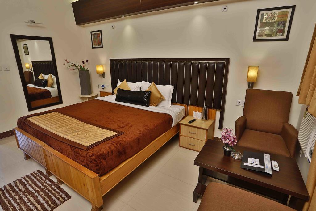 Harshikhar Hotel Bhimtal Exterior photo