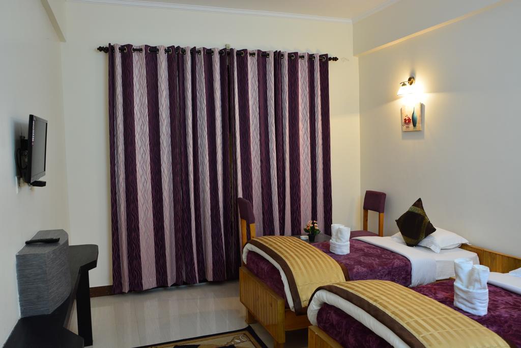 Harshikhar Hotel Bhimtal Room photo