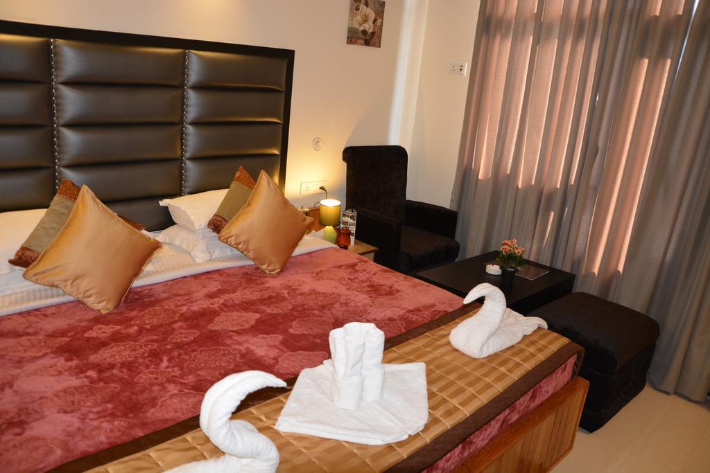 Harshikhar Hotel Bhimtal Room photo