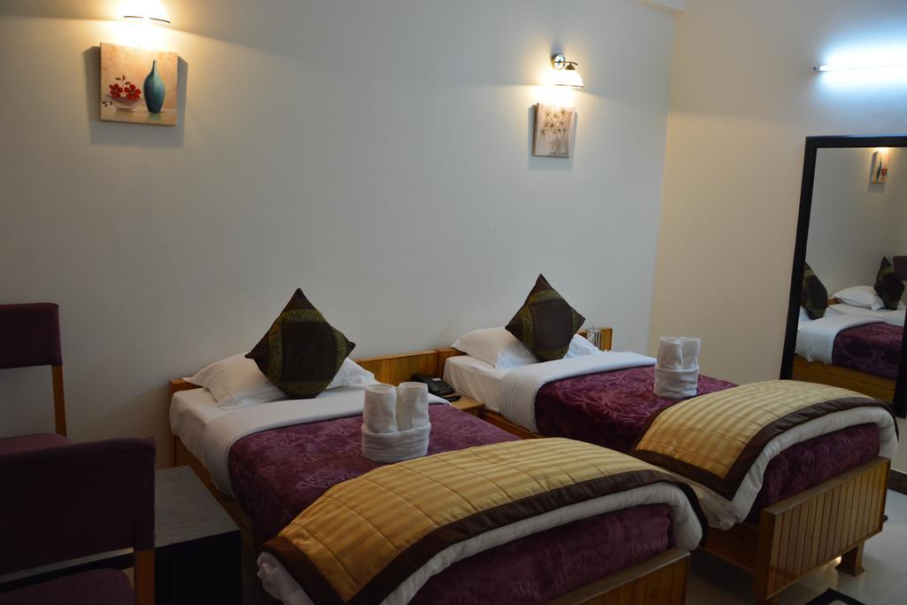 Harshikhar Hotel Bhimtal Room photo