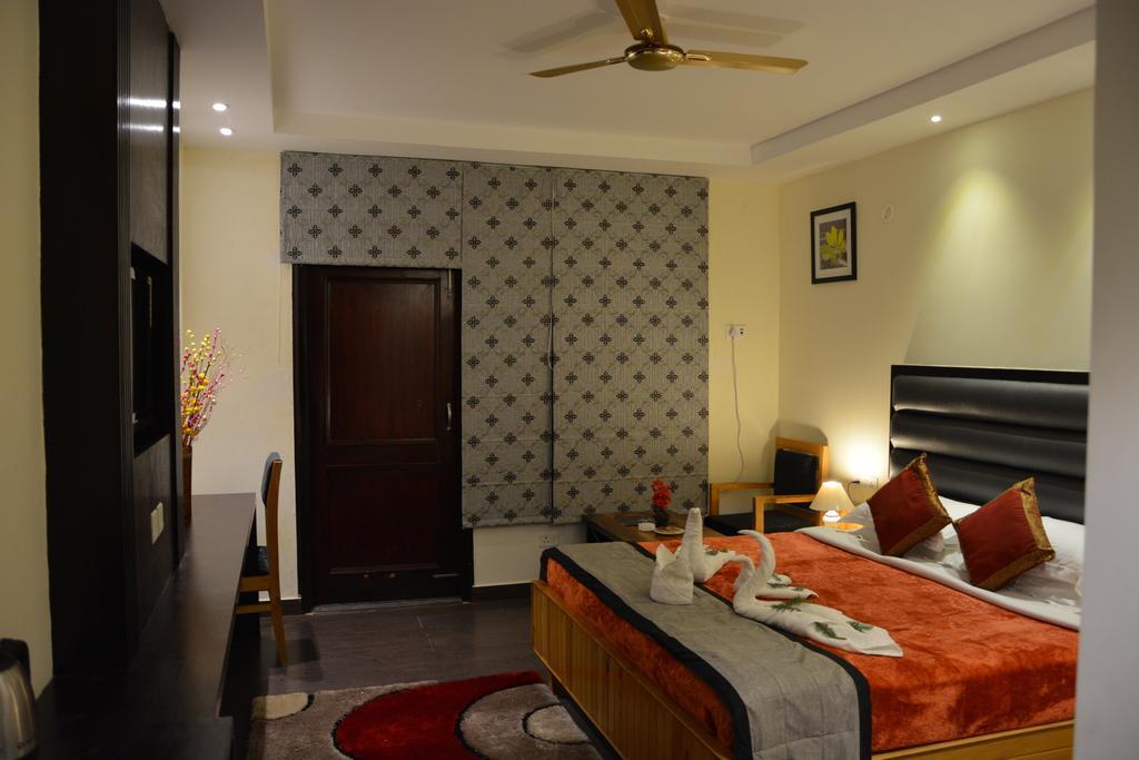 Harshikhar Hotel Bhimtal Exterior photo