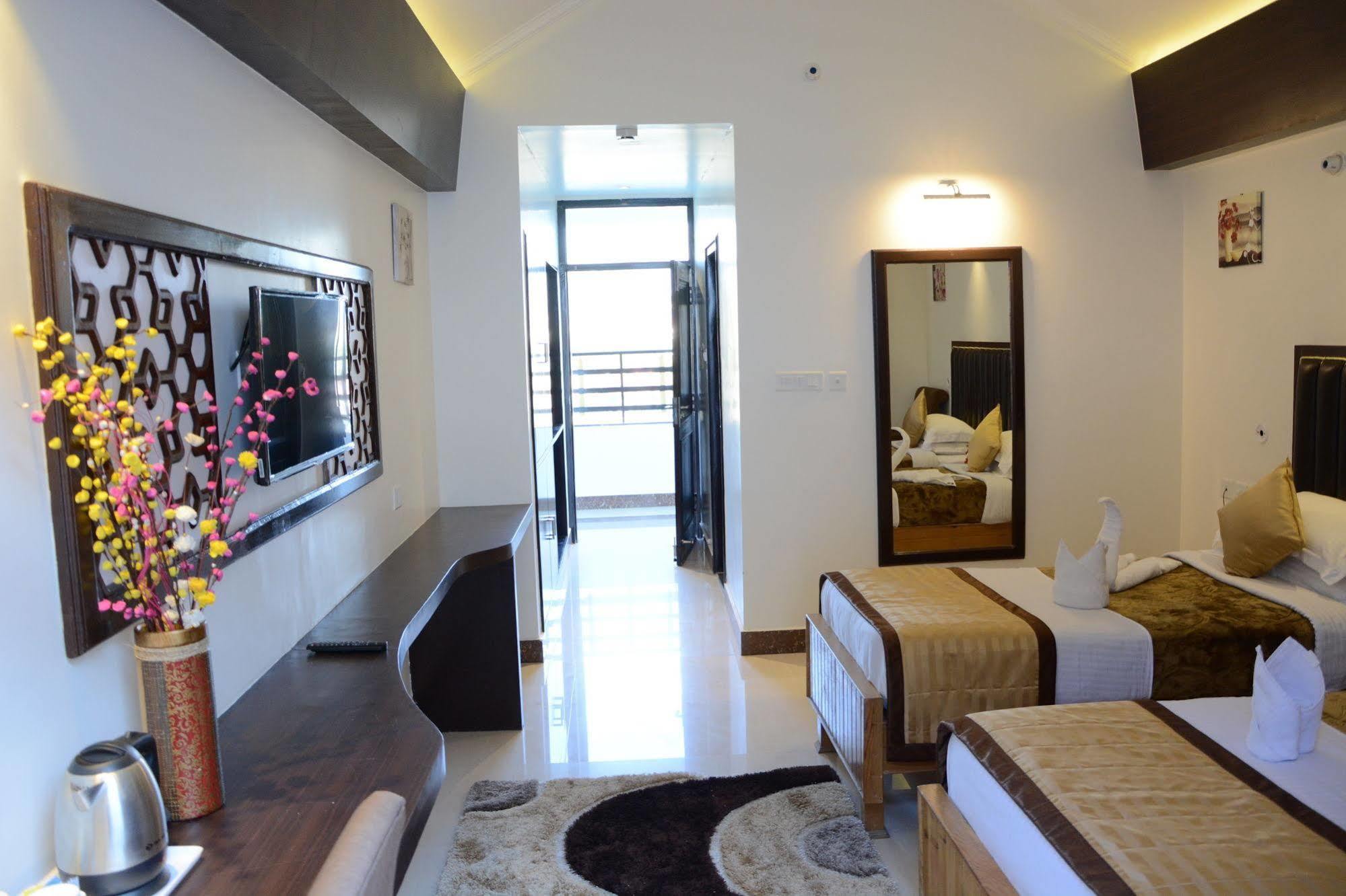 Harshikhar Hotel Bhimtal Exterior photo