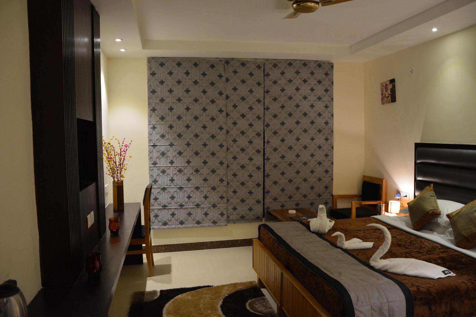 Harshikhar Hotel Bhimtal Exterior photo