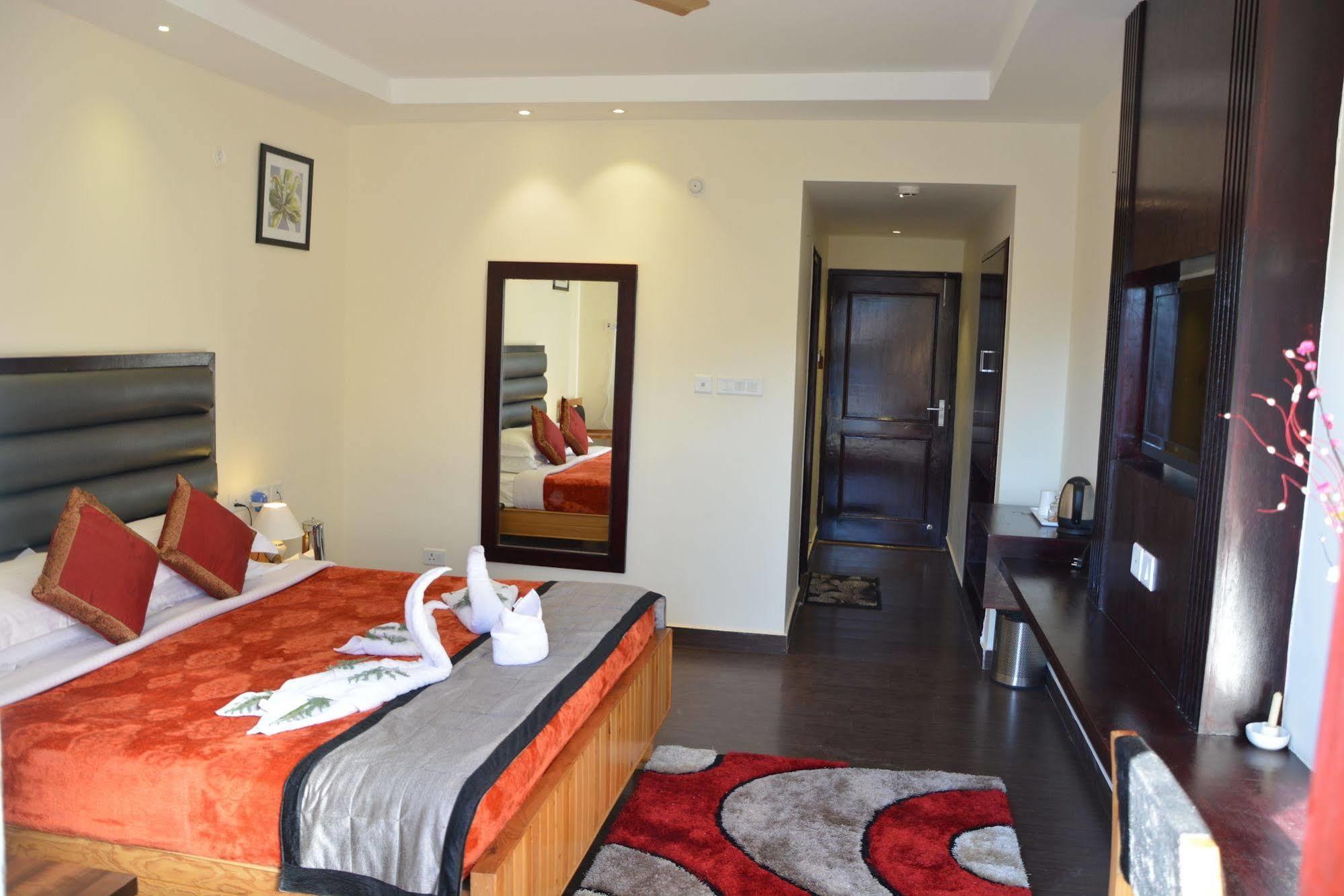 Harshikhar Hotel Bhimtal Exterior photo