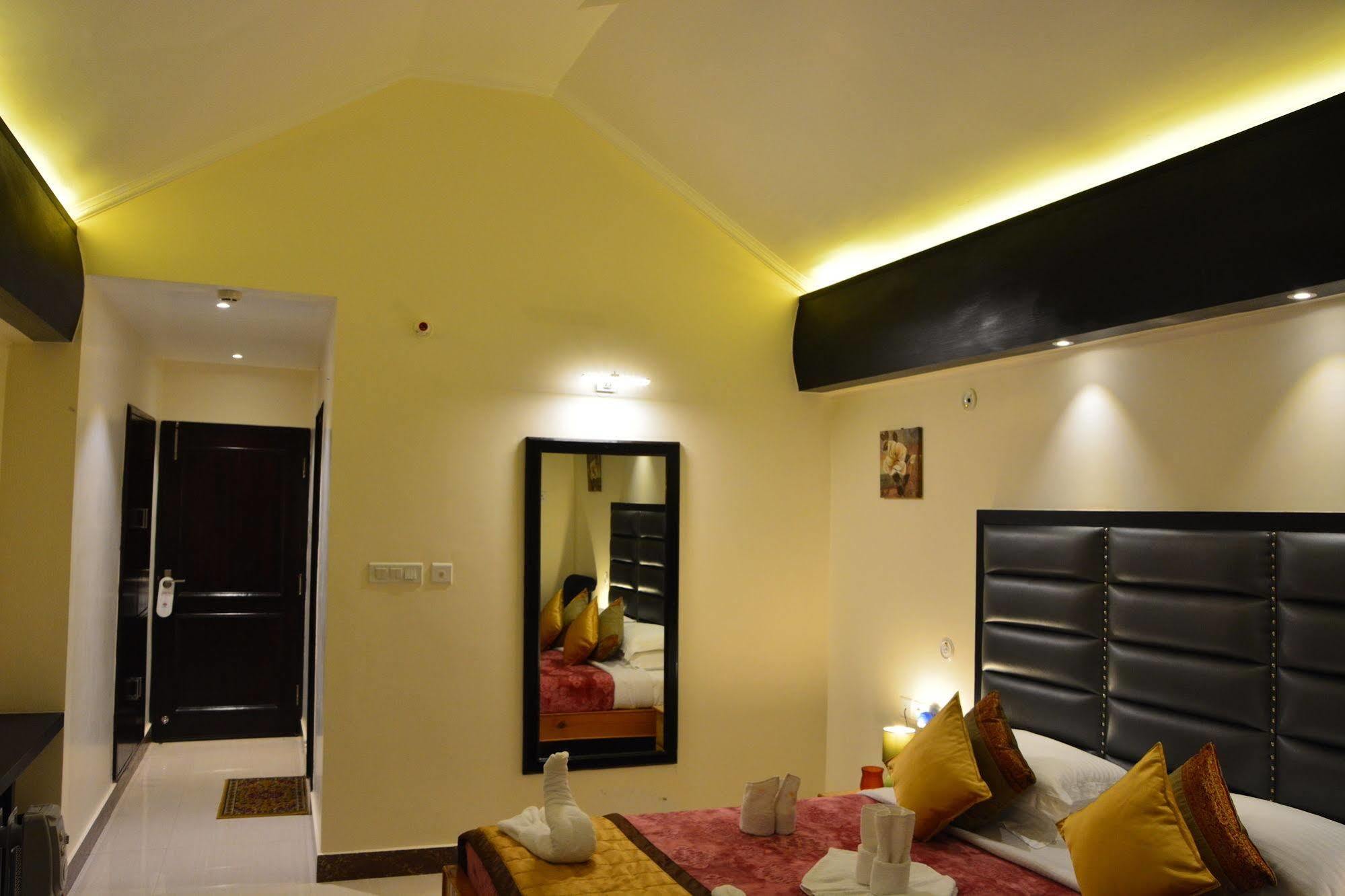 Harshikhar Hotel Bhimtal Exterior photo