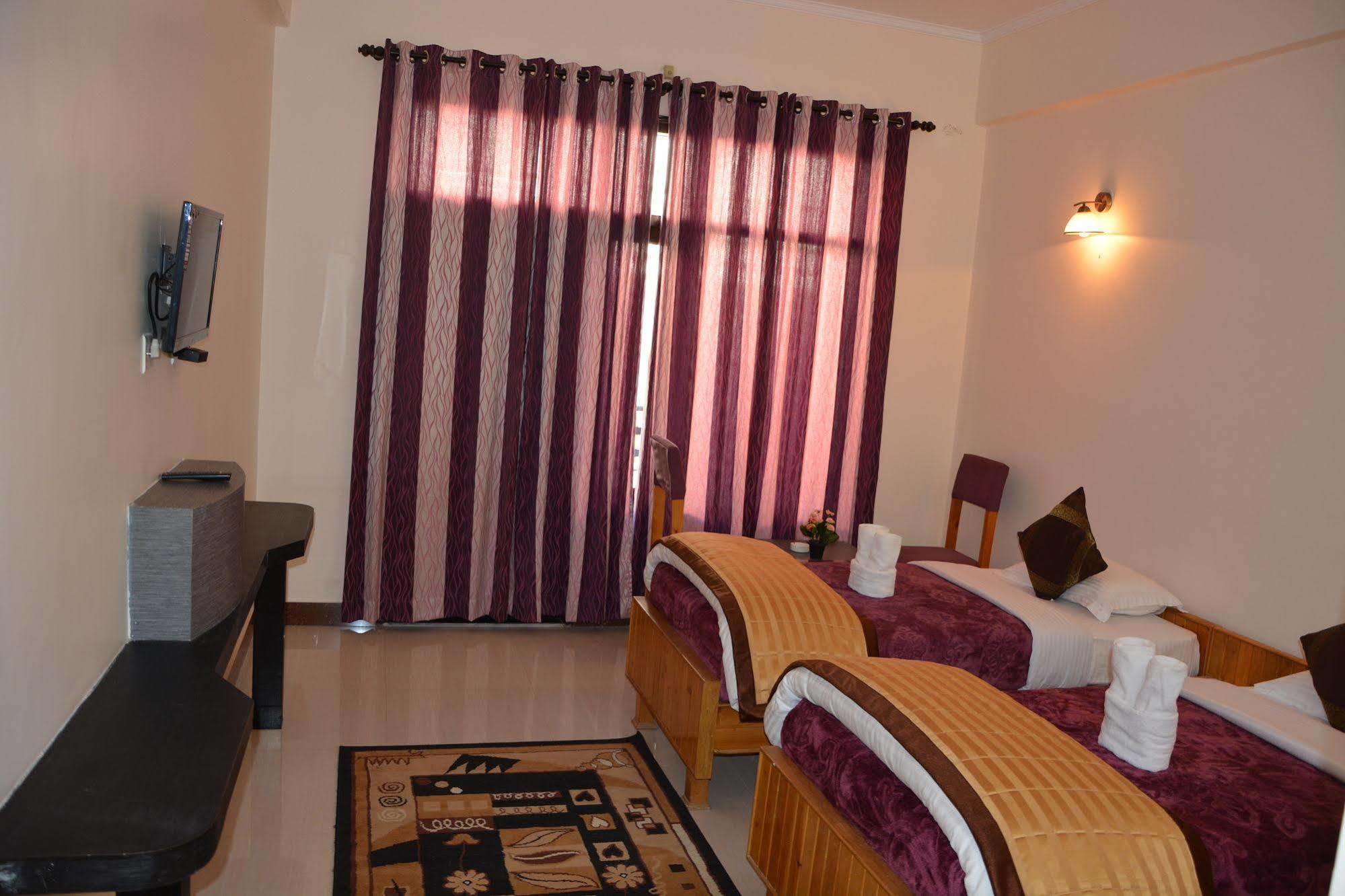 Harshikhar Hotel Bhimtal Exterior photo