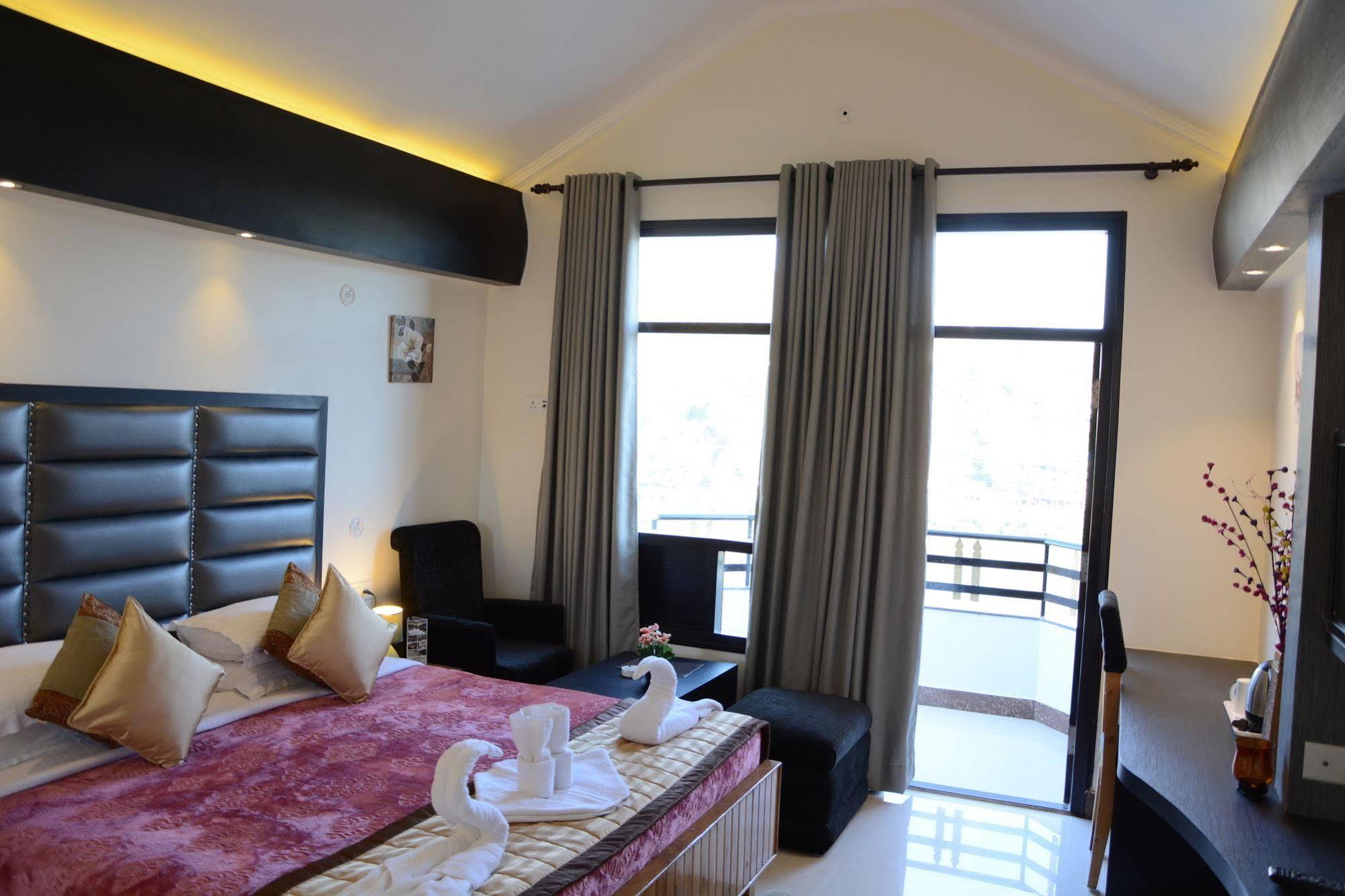 Harshikhar Hotel Bhimtal Exterior photo