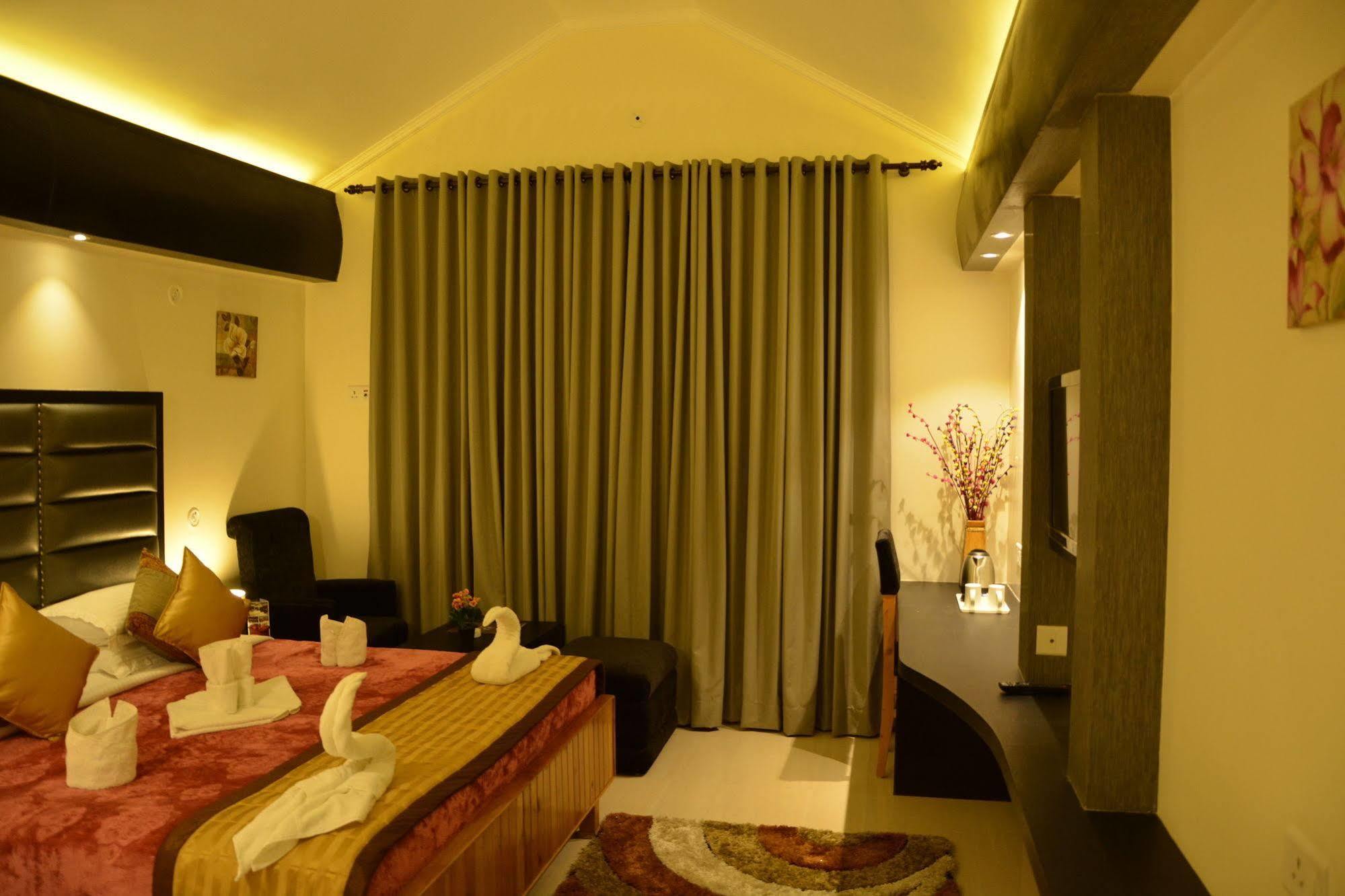 Harshikhar Hotel Bhimtal Exterior photo